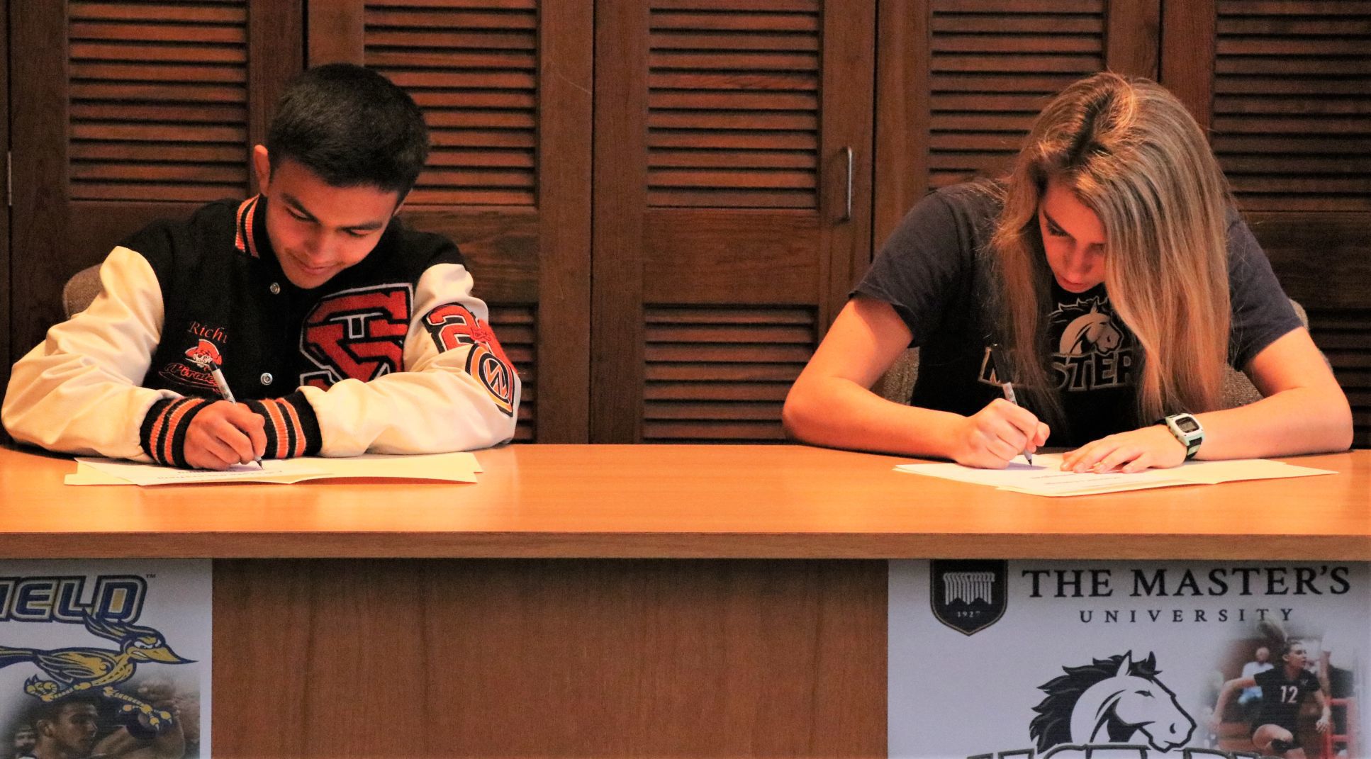 121719 SYHS Signings 01.JPG